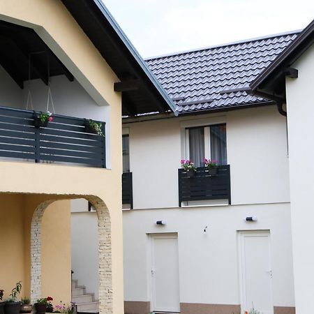 Flora Studio Apartments Korenica Exterior foto